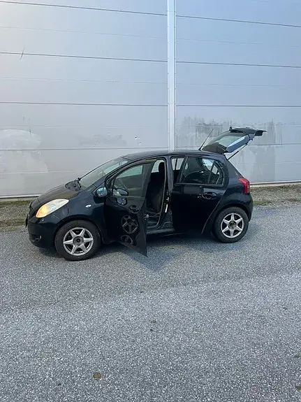 Toyota Yaris 2006 photo 2