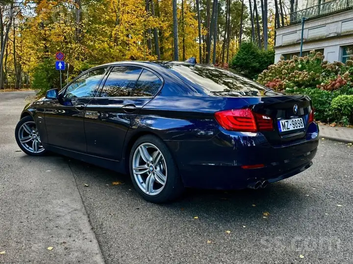 BMW 5 Series 2012 photo 2