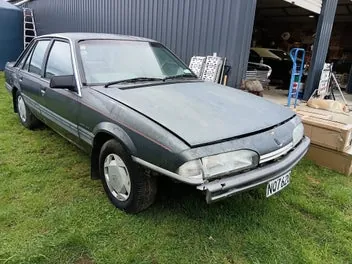 Holden Commodore 1988 photo 2