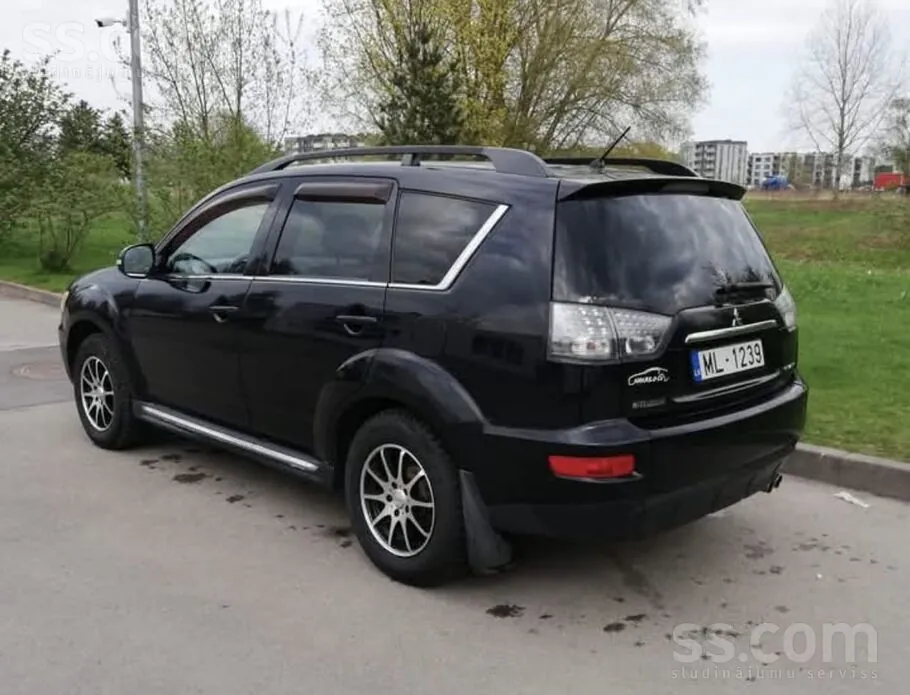 Mitsubishi Outlander 2010 photo 2