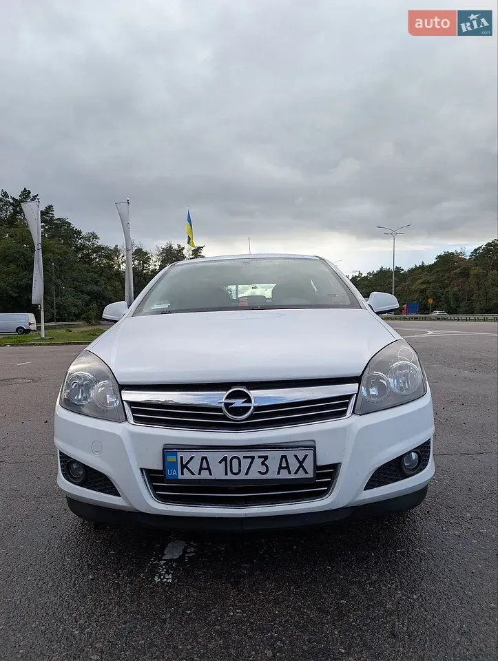 Opel Astra 2013 photo 3