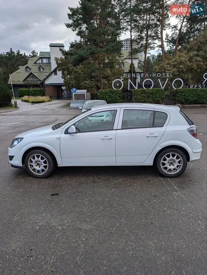 Opel Astra 2013 photo 4