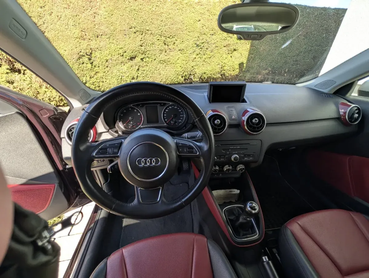 Audi A1 2011 photo 2