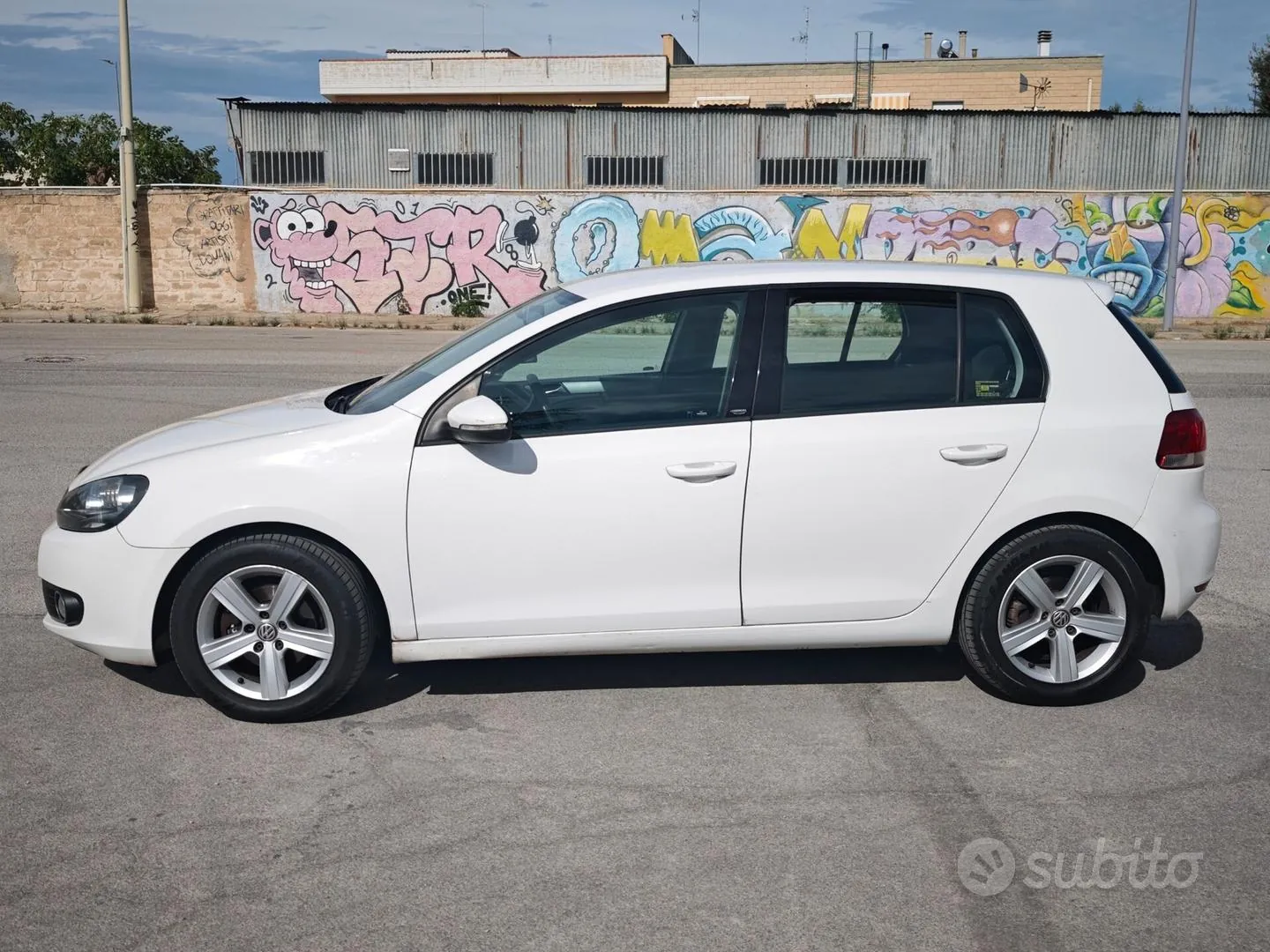 Volkswagen Golf 2010 photo 2