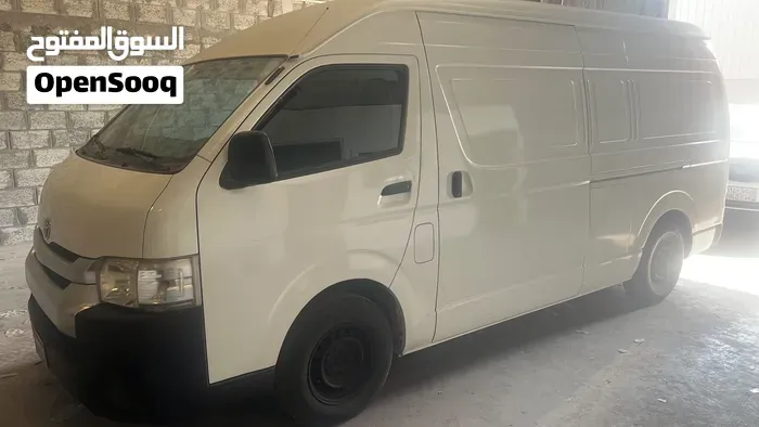 Toyota Hiace 2015 photo 3