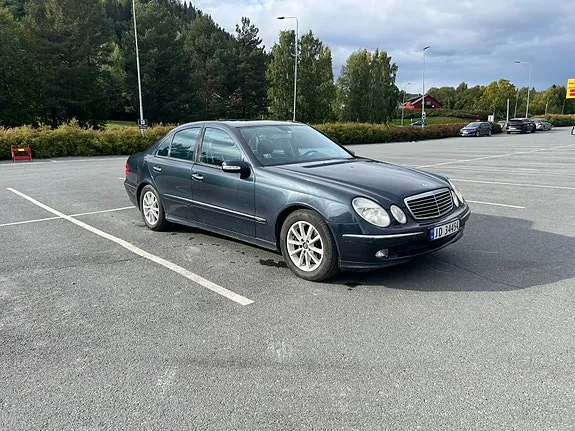 Mercedes-Benz E220 D 2003 photo 2