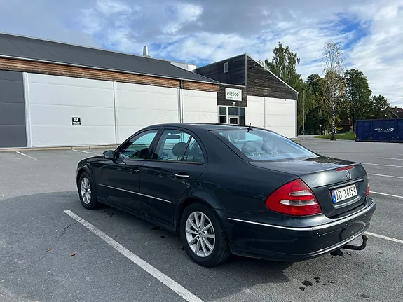 Mercedes-Benz E220 D 2003 photo 4