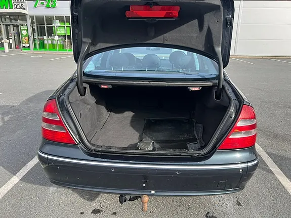 Mercedes-Benz E220 D 2003 photo 5