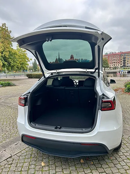 Tesla Model Y 2023 photo 4