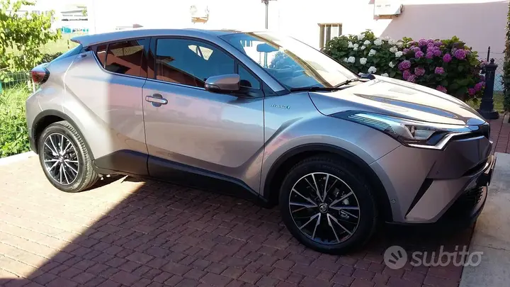 Toyota C-Hr 2017 photo 2