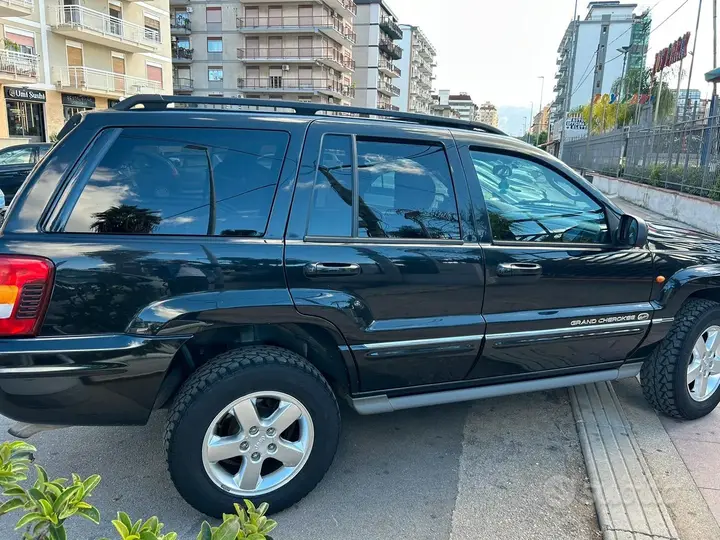 Jeep Grand Cherokee 2005 photo 2