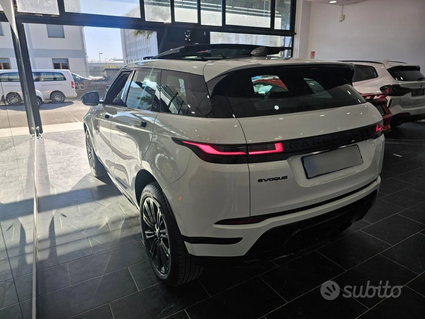 Land Rover Range Rover Evoque 2024 photo 5