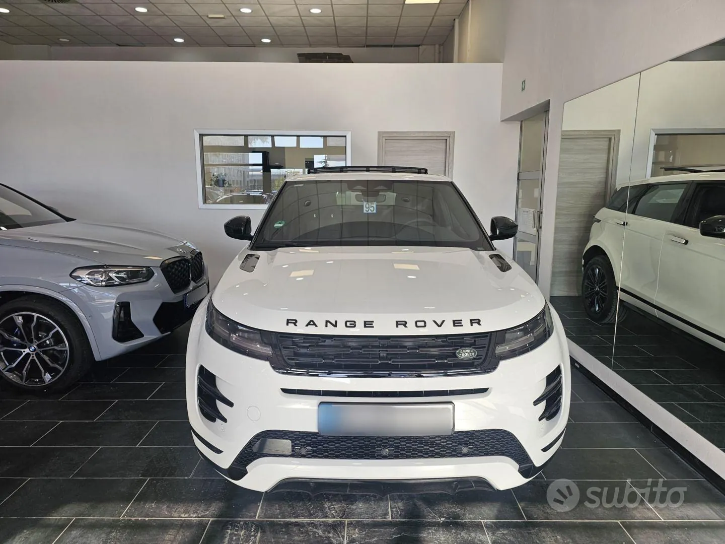 Land Rover Range Rover Evoque 2024 photo 3