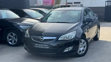 Opel Astra 2010 photo 2