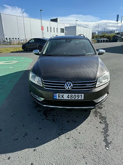 Volkswagen Passat 2012 photo 2