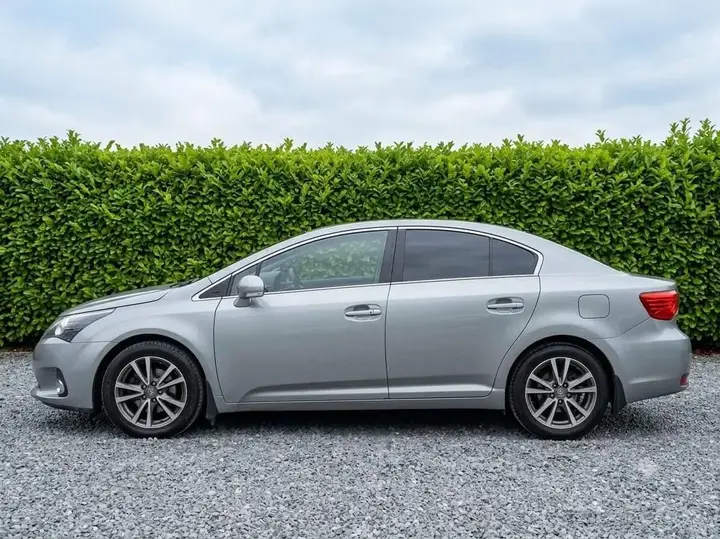 Toyota Avensis 2012 photo 5