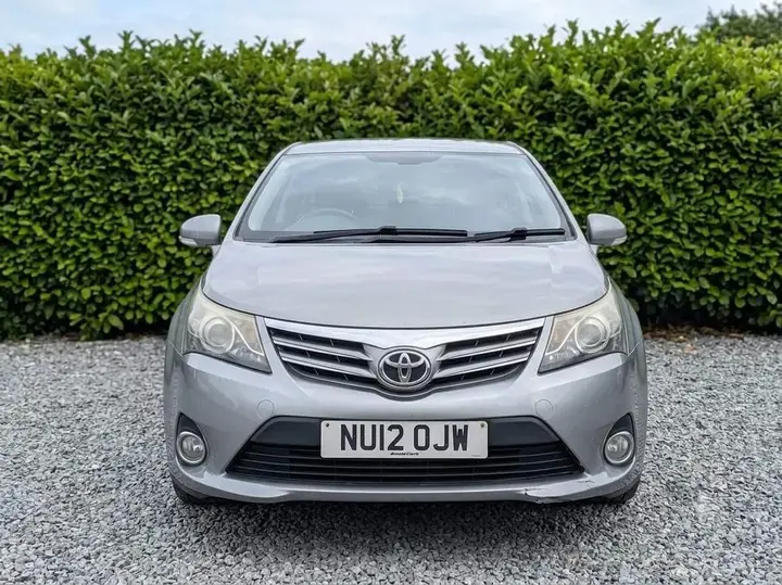 Toyota Avensis 2012 photo 2