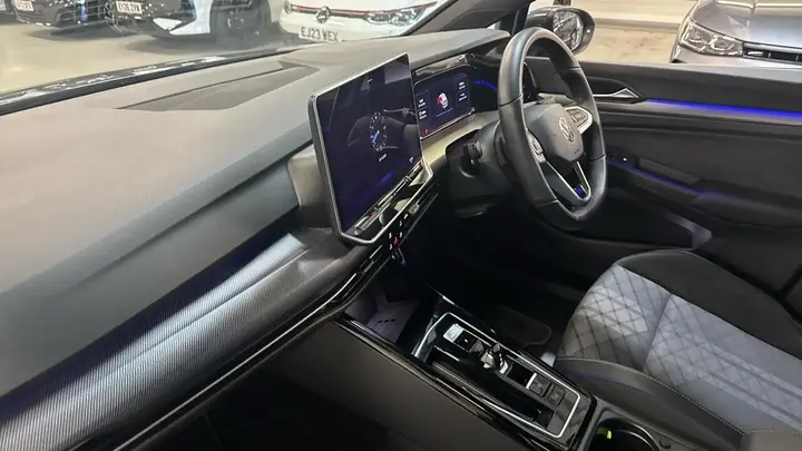 Volkswagen Golf 2025 photo 2