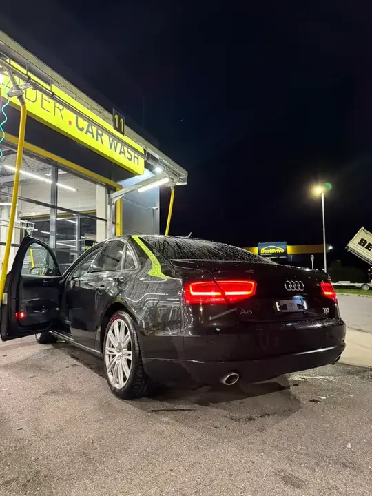 Audi A8 2012 photo 2