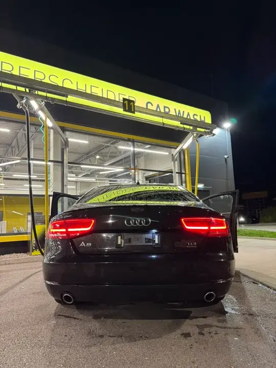 Audi A8 2012 photo 3