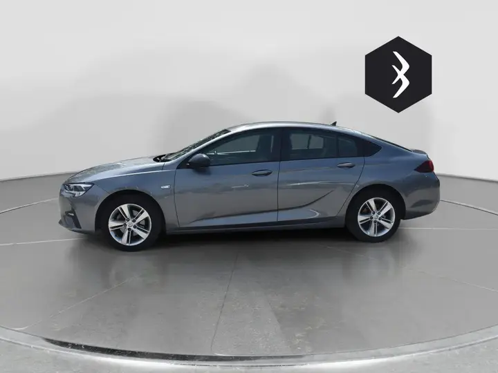 Vauxhall Insignia 2020 photo 2