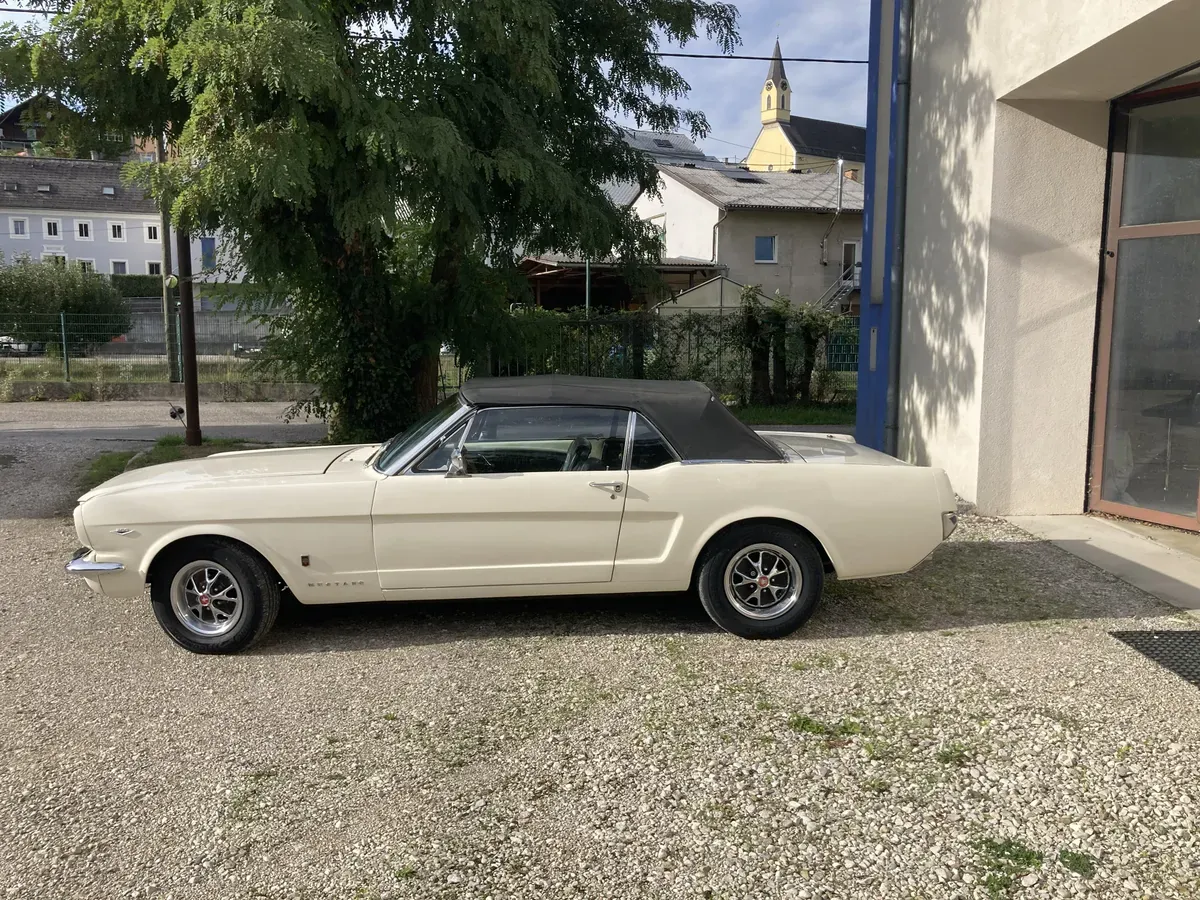 Ford Mustang 1965 photo 2