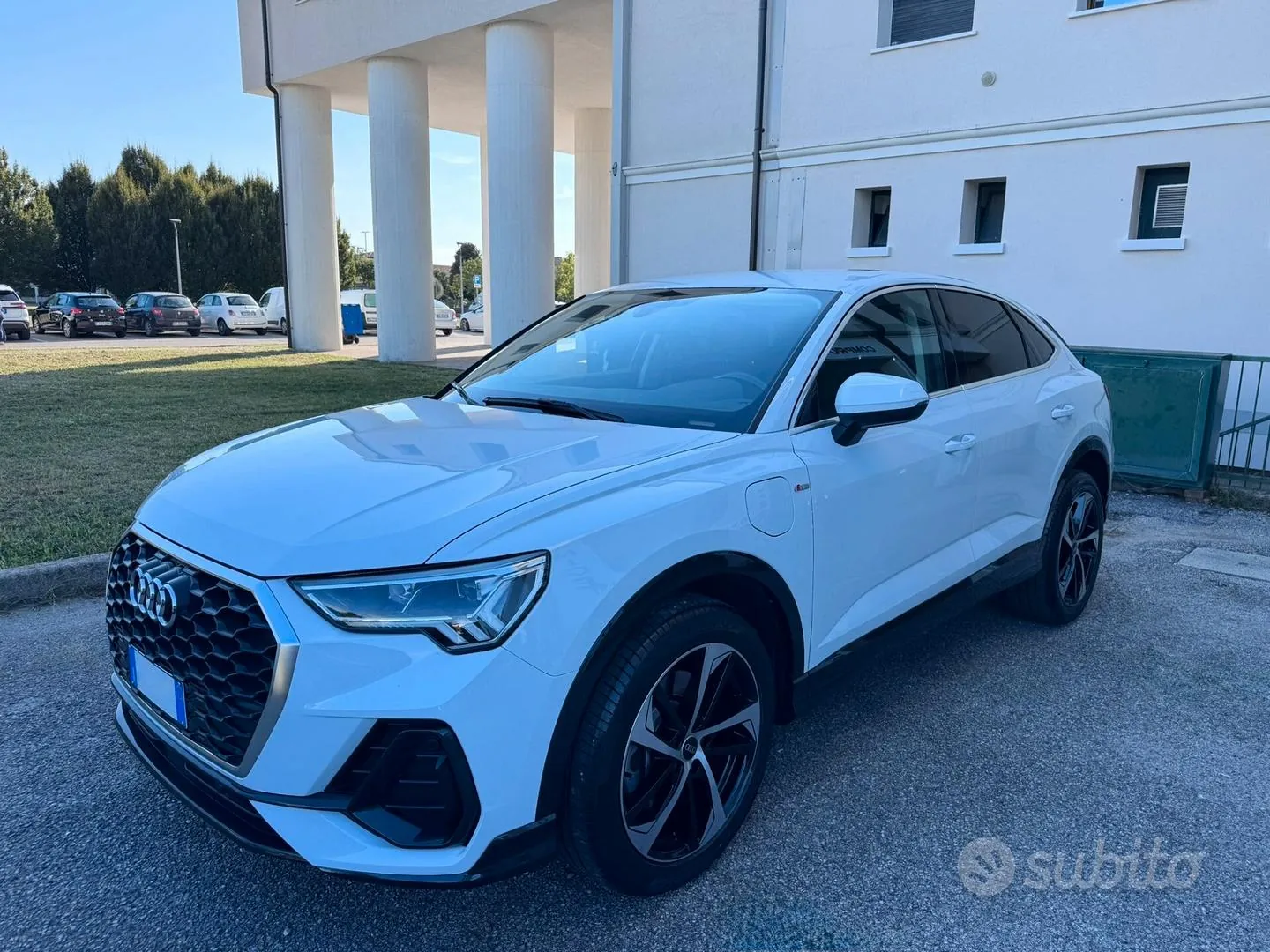 Audi Q3 2023 photo 2
