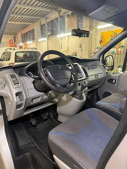 Renault Trafic 2011 photo 3