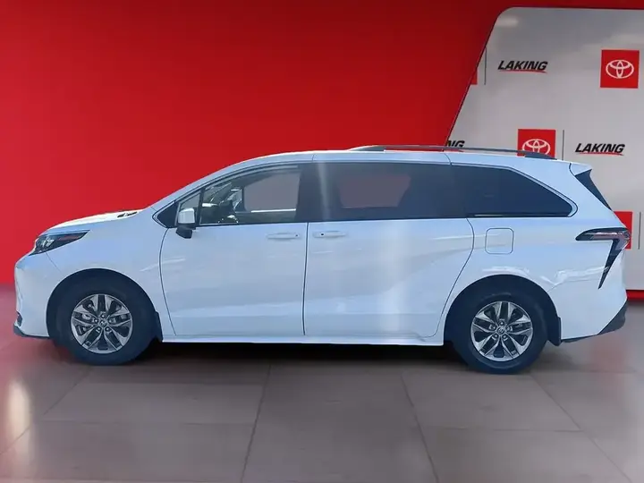 Toyota Sienna 2025 photo 3