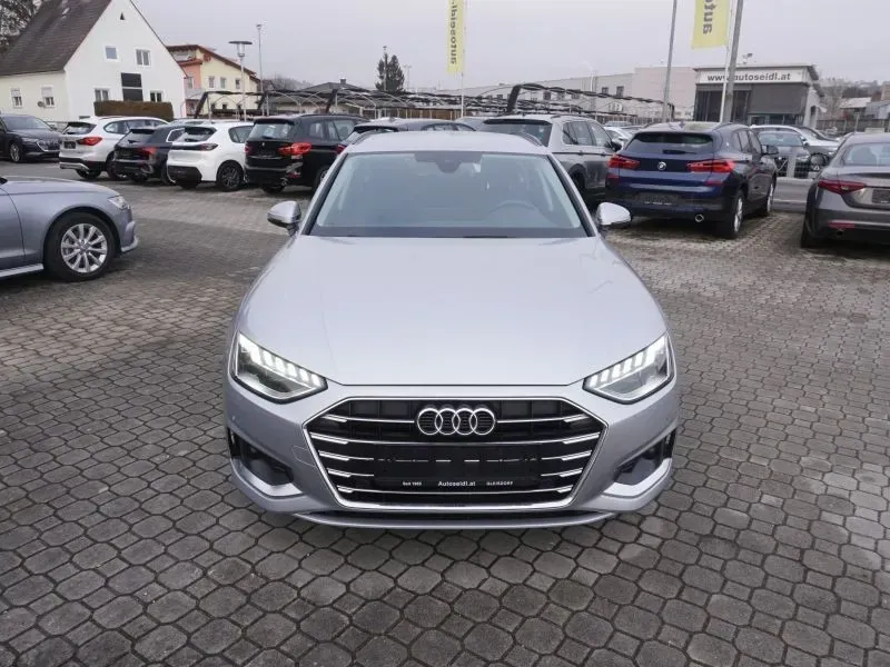 Audi A4 2022 photo 2