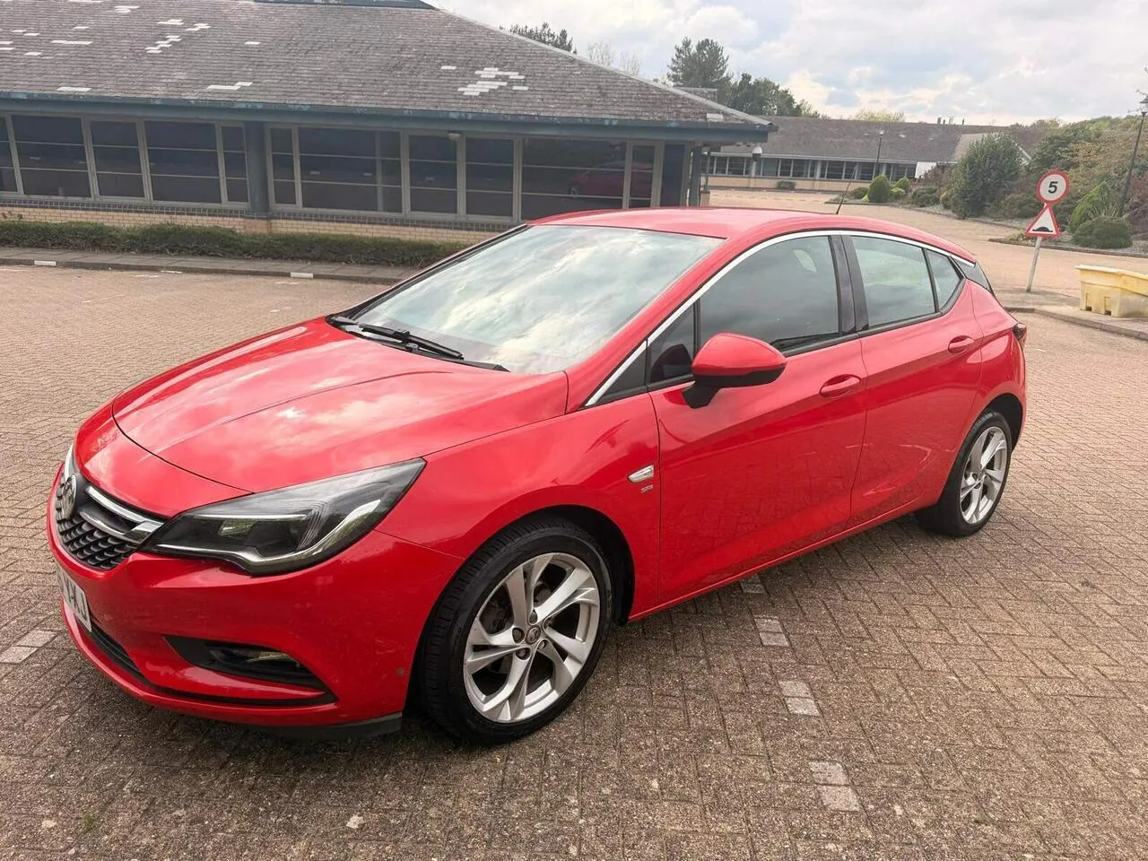Vauxhall Astra 2016 photo 2