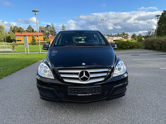Mercedes-Benz B160 2010 photo 2
