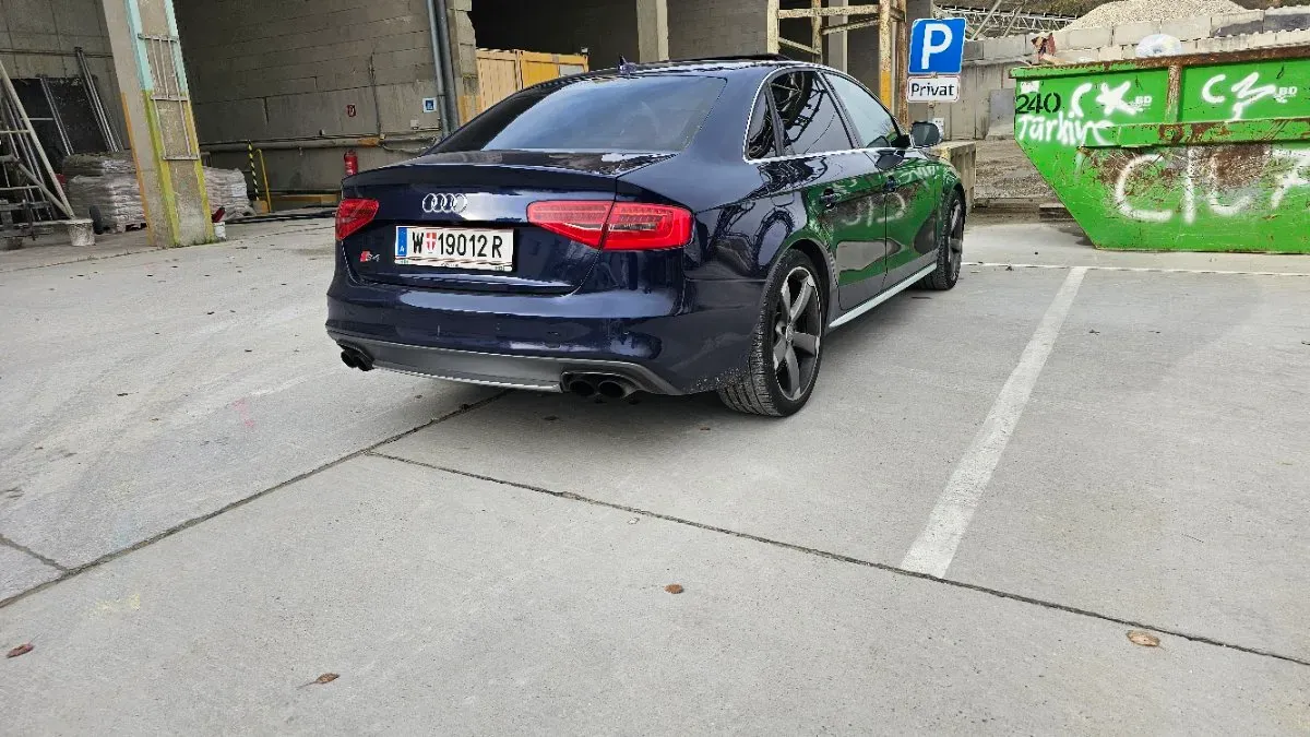 Audi A4 2013 photo 3