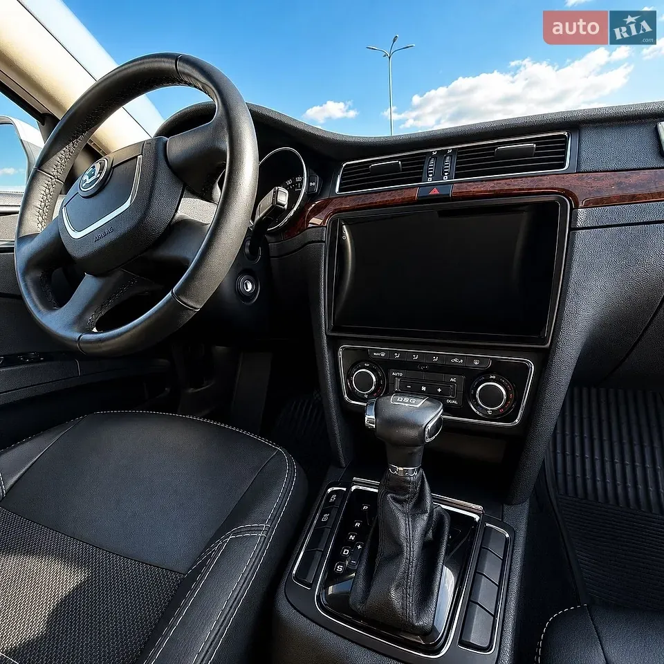 Skoda Superb 2010 photo 4