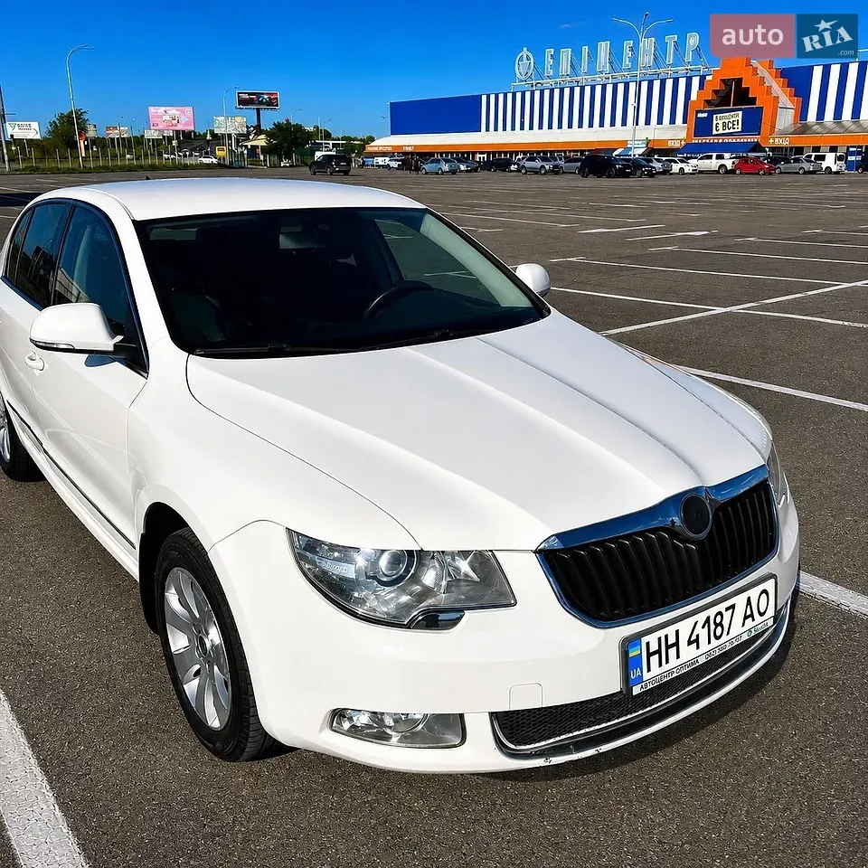 Skoda Superb 2010 photo 5
