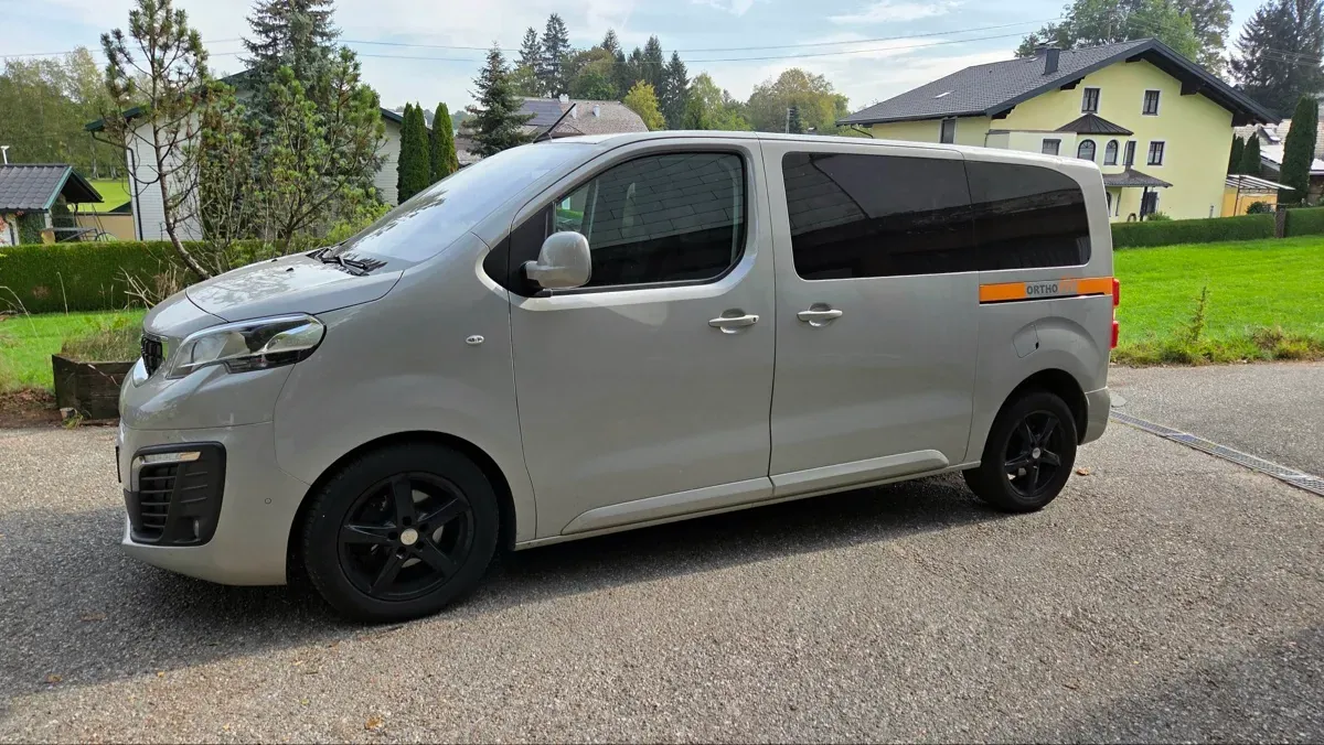 Peugeot Traveller