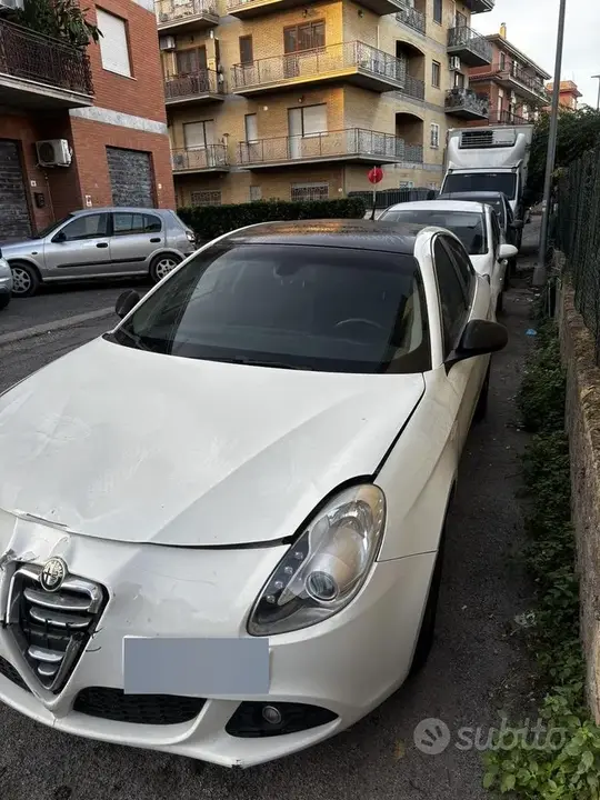 Alfa Romeo Giulietta 2011 photo 2