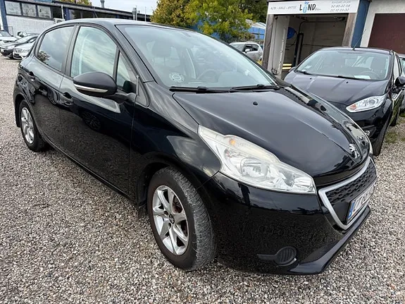 Peugeot 208 2012 photo 2