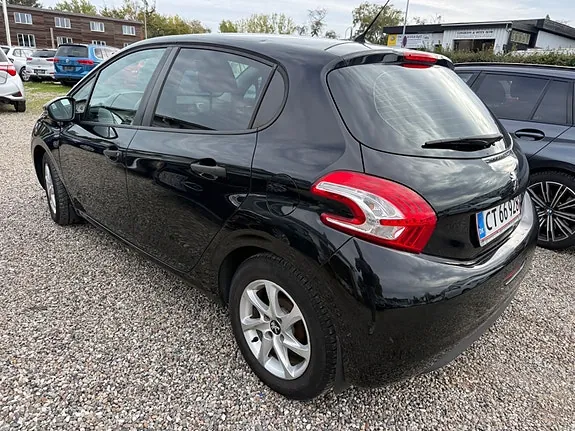Peugeot 208 2012 photo 4