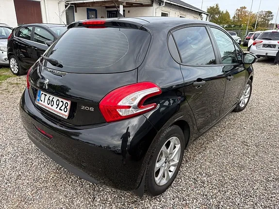 Peugeot 208 2012 photo 3