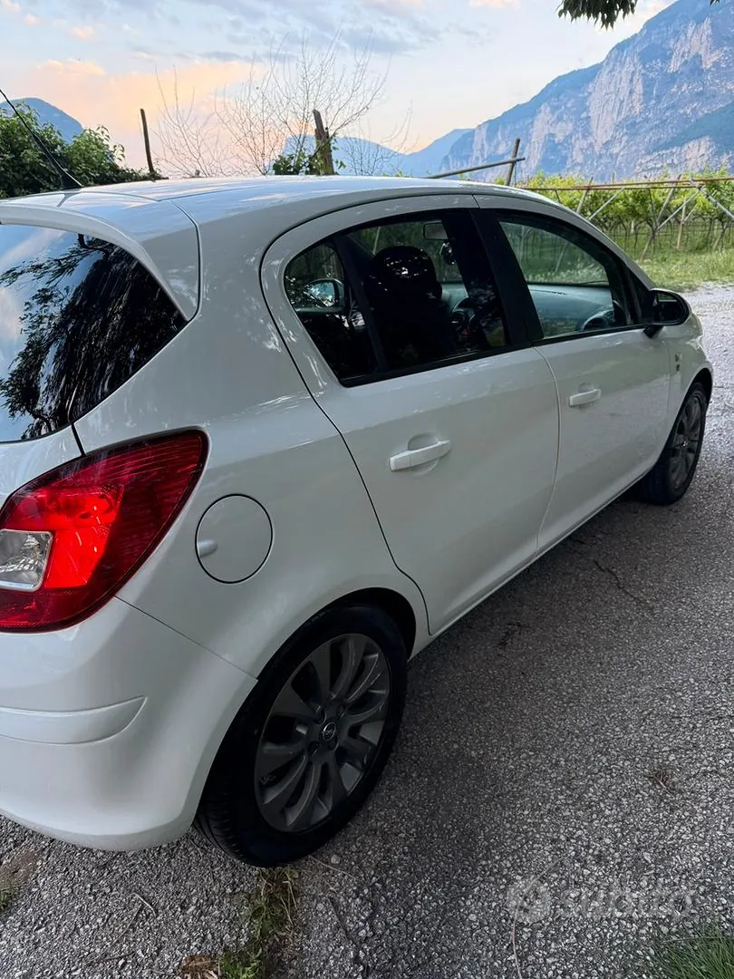 Opel Corsa 2010 photo 4