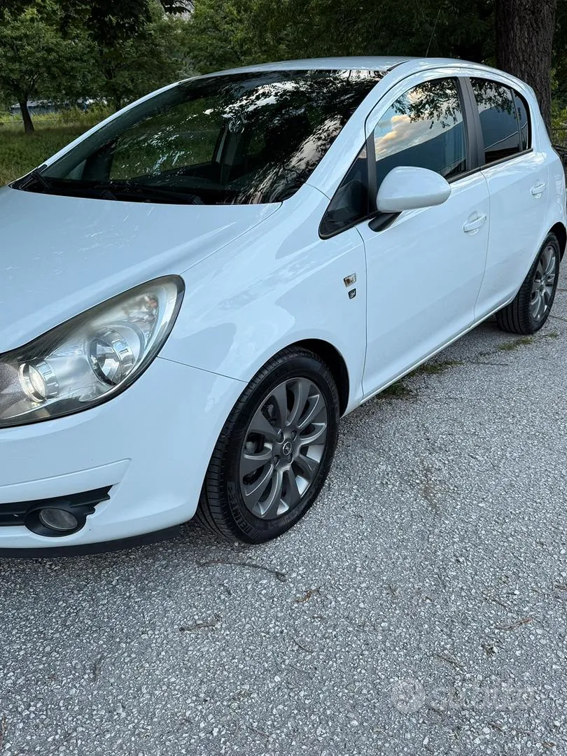 Opel Corsa 2010 photo 3