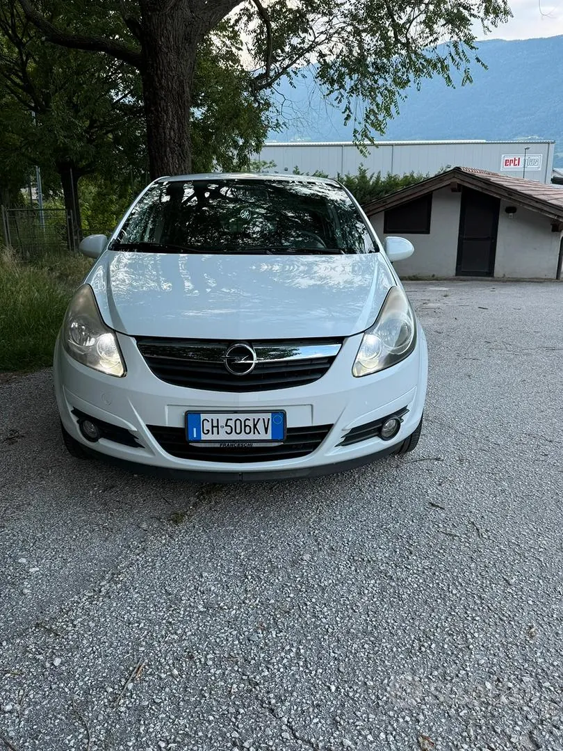 Opel Corsa 2010 photo 2