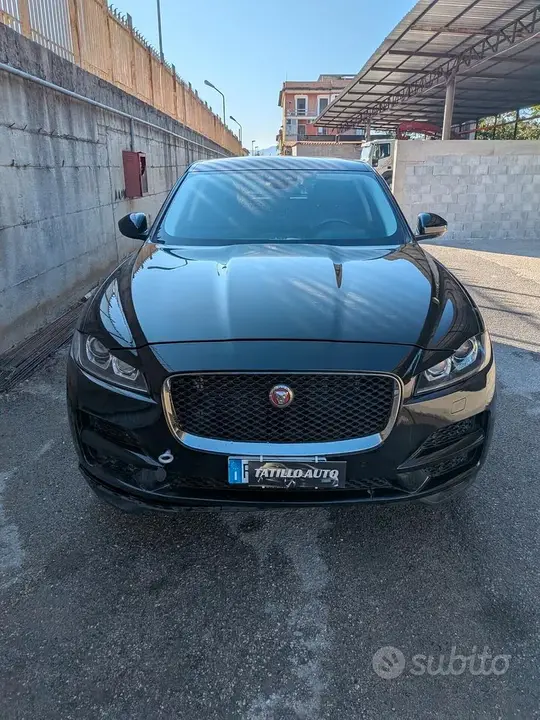 Jaguar F-Pace 2018 photo 2