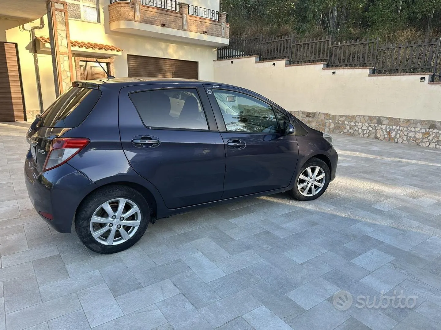 Toyota Yaris 2011 photo 4
