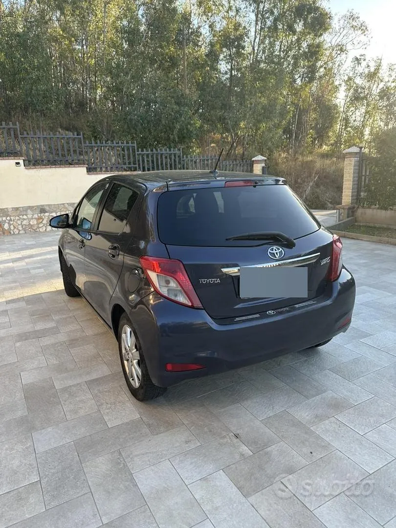 Toyota Yaris 2011 photo 3