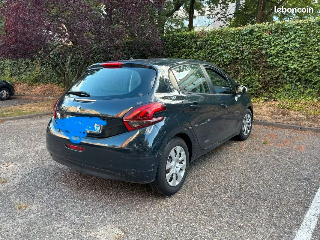 Peugeot 208 2018 photo 2