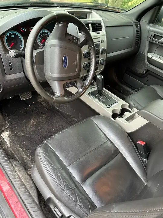 Ford Escape 2010 photo 2