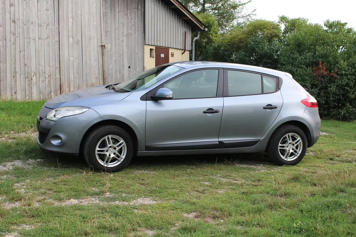 Renault Megane 2010 photo 2