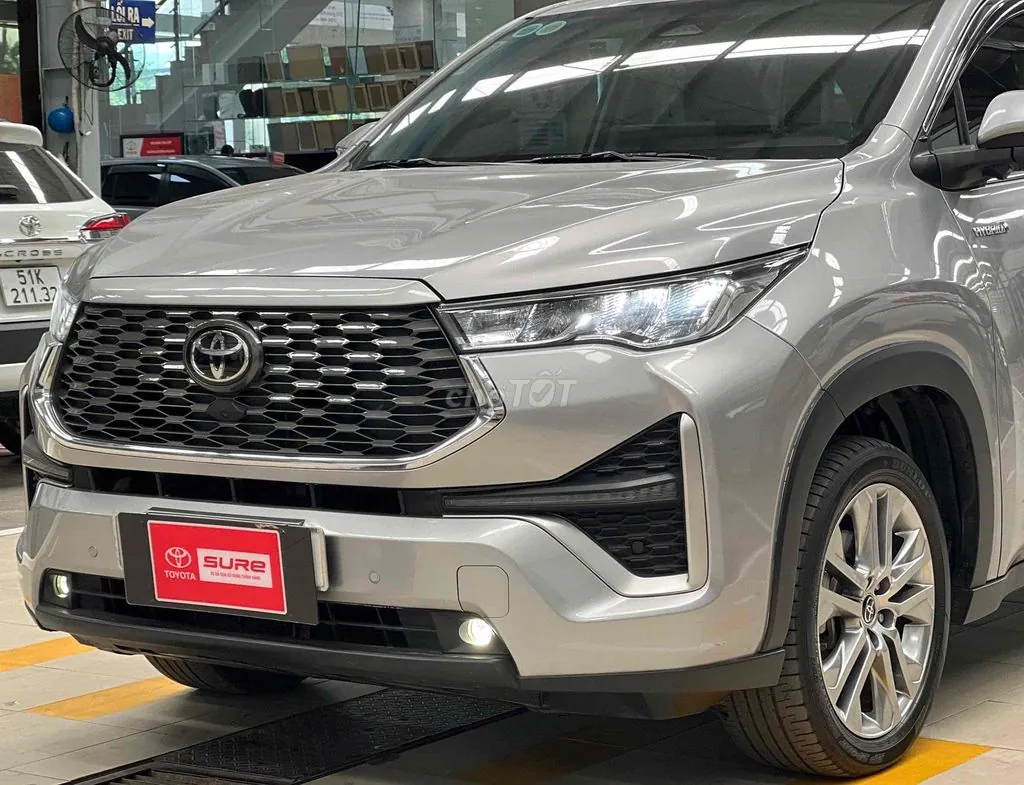 Toyota Innova 2024 photo 3